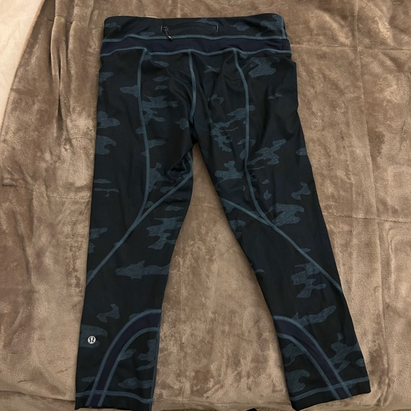 Blue Camo crop Lululemon Leggings - Picture 4 of 4